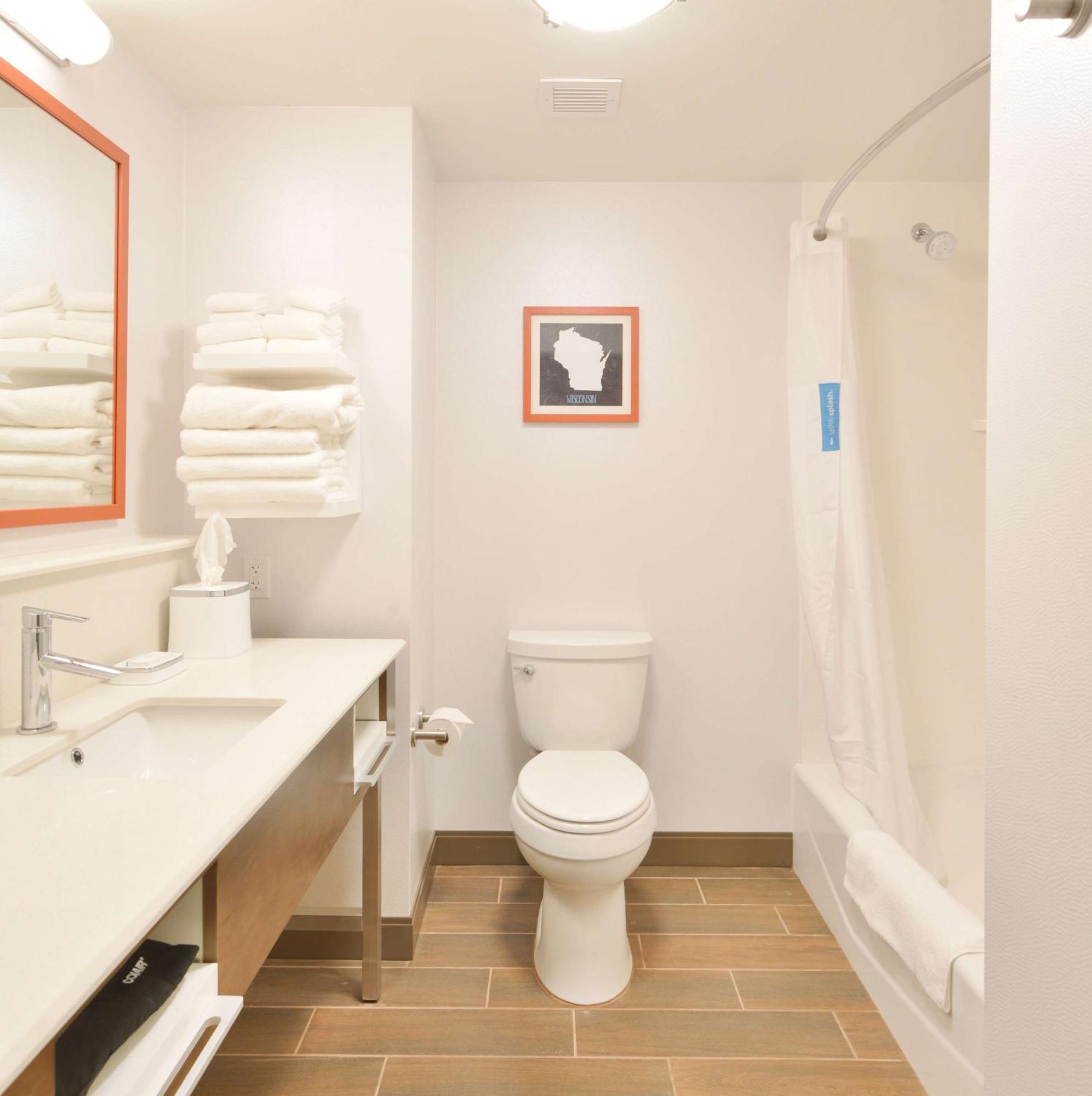 Hampton Inn & Suites Menomonie-Uw Stout Εξωτερικό φωτογραφία